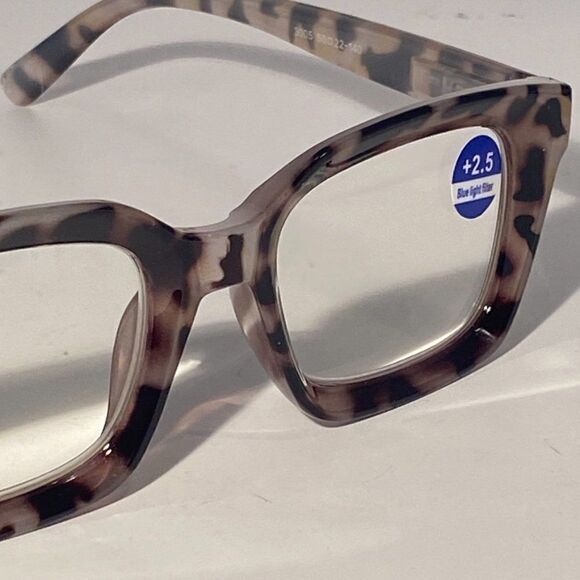 1097 Claudia 2.5 Oversize Light Tortoise Reading Glasses Square Concave Reade… - Picture 7 of 9